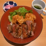 ゴ～ルデンミート - ステから丼(スープと漬物付き)