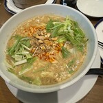 Chainate Burufamu Ran - 担々麺。香辛料の刺激をナッツ類が和らげる優しい辛さ。