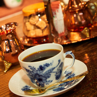 After enjoying the wine, we recommend finishing off with a luxurious cup of the famous coffee.