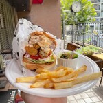 バーガーマニア - 『Oyster-Po'Boys Burger¥1,782』
            『lunch drink¥275』