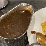 旨さと辛さがここちよい黒カレー 萬栄カレー - 