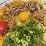 どうとんぼり神座 - 牛すき月見ラーメン（アップ）