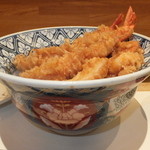 Tempura Shinjuku Tsunahachi - 大海老天丼　１６８０円　大海老天丼を横から　【　２０１３年１０月　】