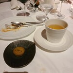 レストラン μ - 小菓子とハーブティー