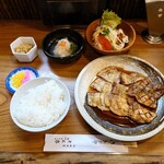 Ton tei - ●ミックス定食　1,100円　のメイン無し❔（笑）
                      
                      ●ポーク網焼き（単品）1,150円
                      
                      紛らわしい❔
                      まるでポーク網焼き定食（1,500円）っぽい
                      ランチのポーク網焼き定食は1,200円となる