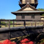 とんかつ 久 - 彼岸花と逆井城