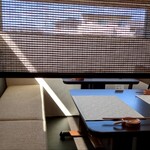 とんかつ 久 - 店内のテーブル席