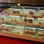 マサムラ - 何やら懐かしい佇まいのショーケース