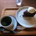 Kotori - コーヒー（ことりブレンド）と今日のおやつ（チョコレートケーキ）