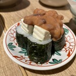 吟醸マグロ - アテ巻き〜イカの塩辛チーズ