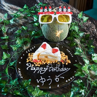 お誕生日を華やかに演出するバースデープレートをご用意♪