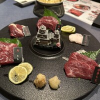 馬刺しと焼き鳥 グルマン三年坂 - 