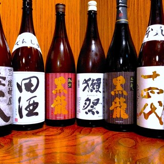 季節の銘柄も揃うこだわりの日本酒。十四代や黒龍もお値打ちに