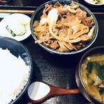 菱田屋酒場 - 肉豆腐定食。。。味濃すぎた( ᵌ ㅊ ᵌ ) 