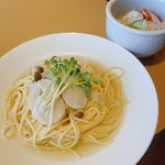 ボンネット - ホタテとシメジの塩コショー味スパゲティー