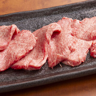 以名產“The肉膾”“生牛舌”“烤涮鍋”為首的引以為豪的各種商品