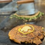 味乃家 - 化粧前のマヨネーズ･カラシの段階、いい焼き具合の香ばしさときたら (*´ч`*) ｳﾝﾏッ！