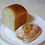 ベーカリー&レストラン 沢村 - ハードトースト1/2、国産小麦のチャバタ