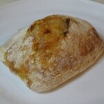 ベーカリー&レストラン 沢村 - 国産小麦のチャバタ