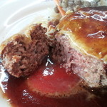 洋食 三浦亭 - ハンバーグ断面