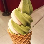 祇園きなな - 京きななソフトクリーム（ミックス）