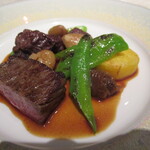 ベージュ アラン・デュカス 東京 - 肉料理（アップ）