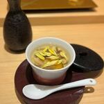 横浜 鮨 ふくじゅ - おまかせコース（9800円税込・サービス料別）／強肴～きのこの茶わん蒸し