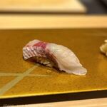 横浜 鮨 ふくじゅ - おまかせコース（9800円税込・サービス料別）／真鯛のローズソルト