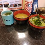 Sushi Choushimaru - 赤えびの頭 出汁入りみそ汁(汁のみ)　　あら汁(ネギ、ワカメ盛り放題)