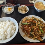 龍翔菜館 - レバニラ定食