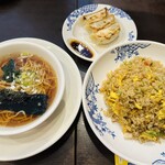 バーミヤン - チャーハン＋餃子半ラーメンセット