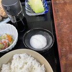 Yama chaya - トロロと酢の物とデザートのメロン