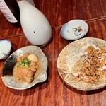 Yakitori Nihonshu Fukunotori - 手羽中のスパイス煮込み
      鶏ハムの焼き茄子だれ 花椒のカリカリふりかけ