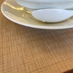 MENYA KIYO 尾張旭店 - カウンターの天板は畳？触り心地いいです。
                                よく考えましたねぇ。これは他でも真似して欲しい。