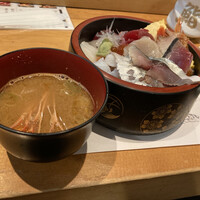 鮨政 西口店 - 味噌汁はエビの出汁