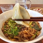 薬膳カフェ ZEN - ニラ野菜ワンタン入り健康黒酢ラーメン