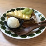 コーヒー オッタ - ぶどうとカスタードのパイ