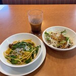 ガスト - 料理写真:パスタ、サラダ、ドリンクバー