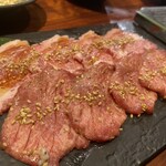 炭火焼ホルモン ぐう - タン盛合せ