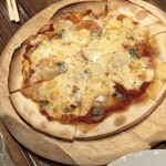 Bistro TATSU - パリパリの生地のピザ。