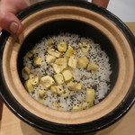 新屋敷 幸福論 - 土鍋で炊かれた栗ご飯！