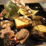 新屋敷 幸福論 - 前菜盛り合わせ。特にまん中のカボチャのムースと、秋を感じた秋刀魚と安納芋が印象的。