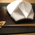 新屋敷 幸福論 - テーブルセッティング、箸置きはたけのこ！