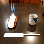 Tsukiji Uemura - おしぼり、お茶、箸