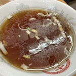 中華料理十八番 - 醤油がキリッと立ったスープ