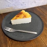 CAFE めがね書房 - バスクチーズケーキ(生クリームなし)