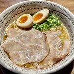 Mendokoro Kiwami - 元祖焼きアゴ出し汁ラーメン、煮卵入り(1000円)