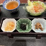 依山楼岩崎 - 三種肴　ひじき海苔　烏賊粕漬け　切り干し大根　　　野菜サラダ