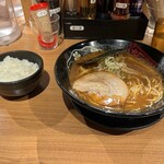 金澤濃厚豚骨ラーメン 神仙 - 