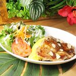 Hawaiian Cafe Mahou No Pankeki - ガーリックチキンライスボール　　　　独自の手法で味付けした新鮮な鶏もも肉をたっぷりのガーリックでどうぞ。